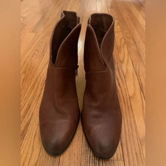 Vince Camuto Booties size 8.5 - Picture 2 of 5